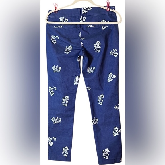 OLD NAVY Denim Blue/White Floral Pattern Mid Rise Pixie Pants, Size 6, EUC. - Picture 7 of 7